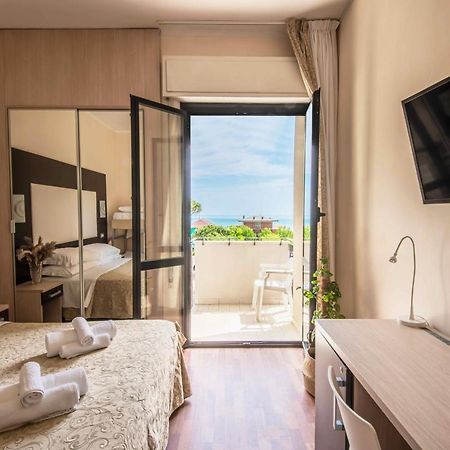 Hotel Baby B&B Milano Marittima Kültér fotó