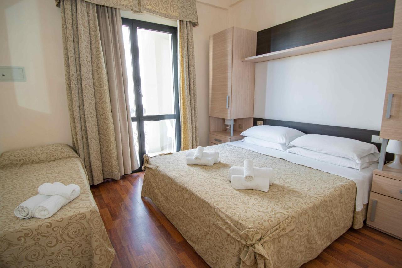 Hotel Baby B&B Milano Marittima Kültér fotó