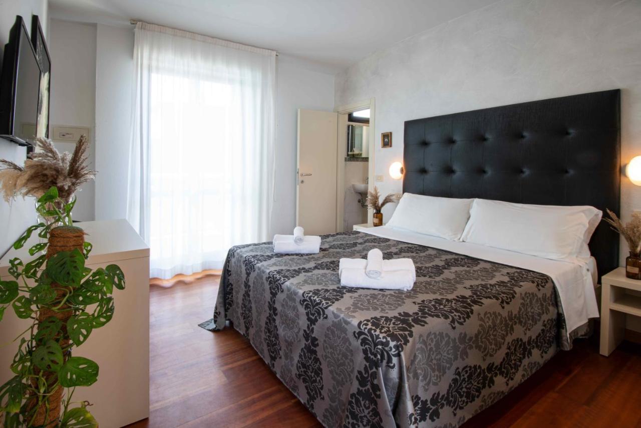 Hotel Baby B&B Milano Marittima Kültér fotó