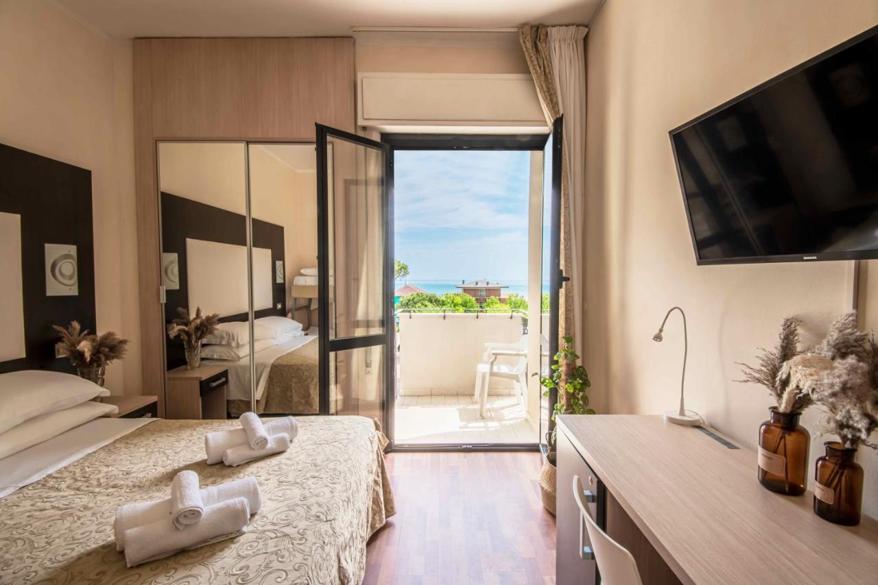 Hotel Baby B&B Milano Marittima Kültér fotó