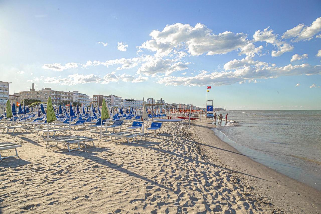 Hotel Baby B&B Milano Marittima Kültér fotó