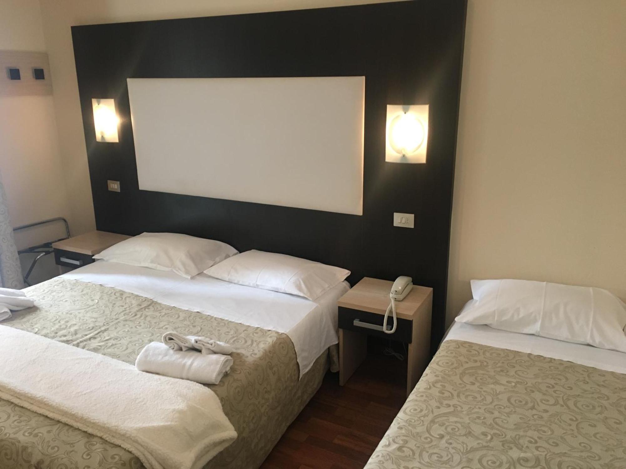 Hotel Baby B&B Milano Marittima Kültér fotó