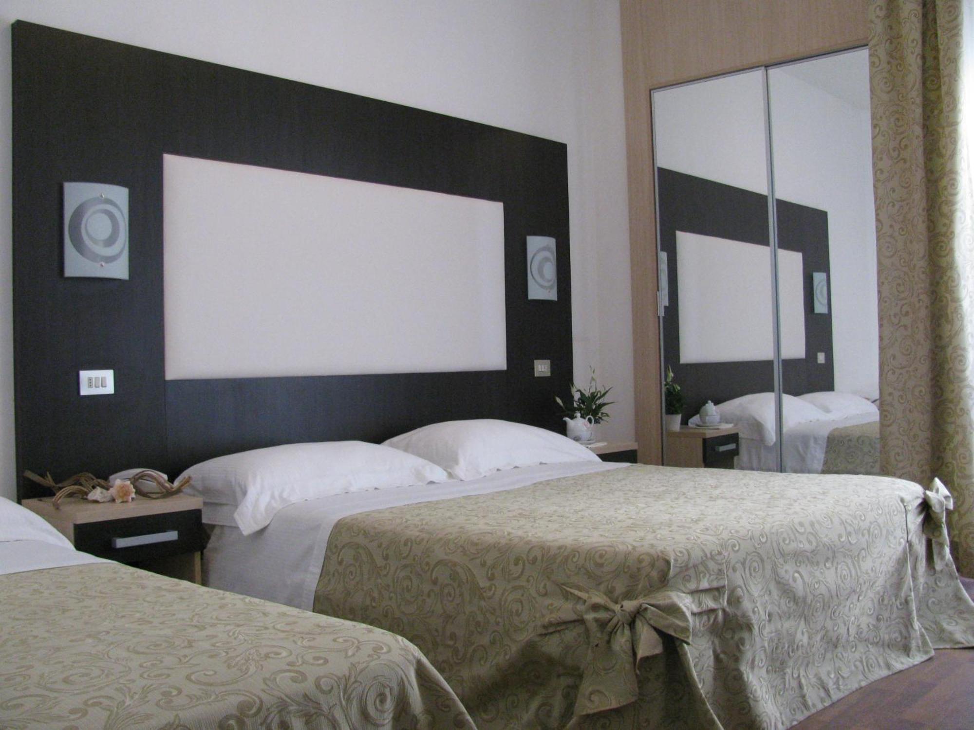 Hotel Baby B&B Milano Marittima Kültér fotó