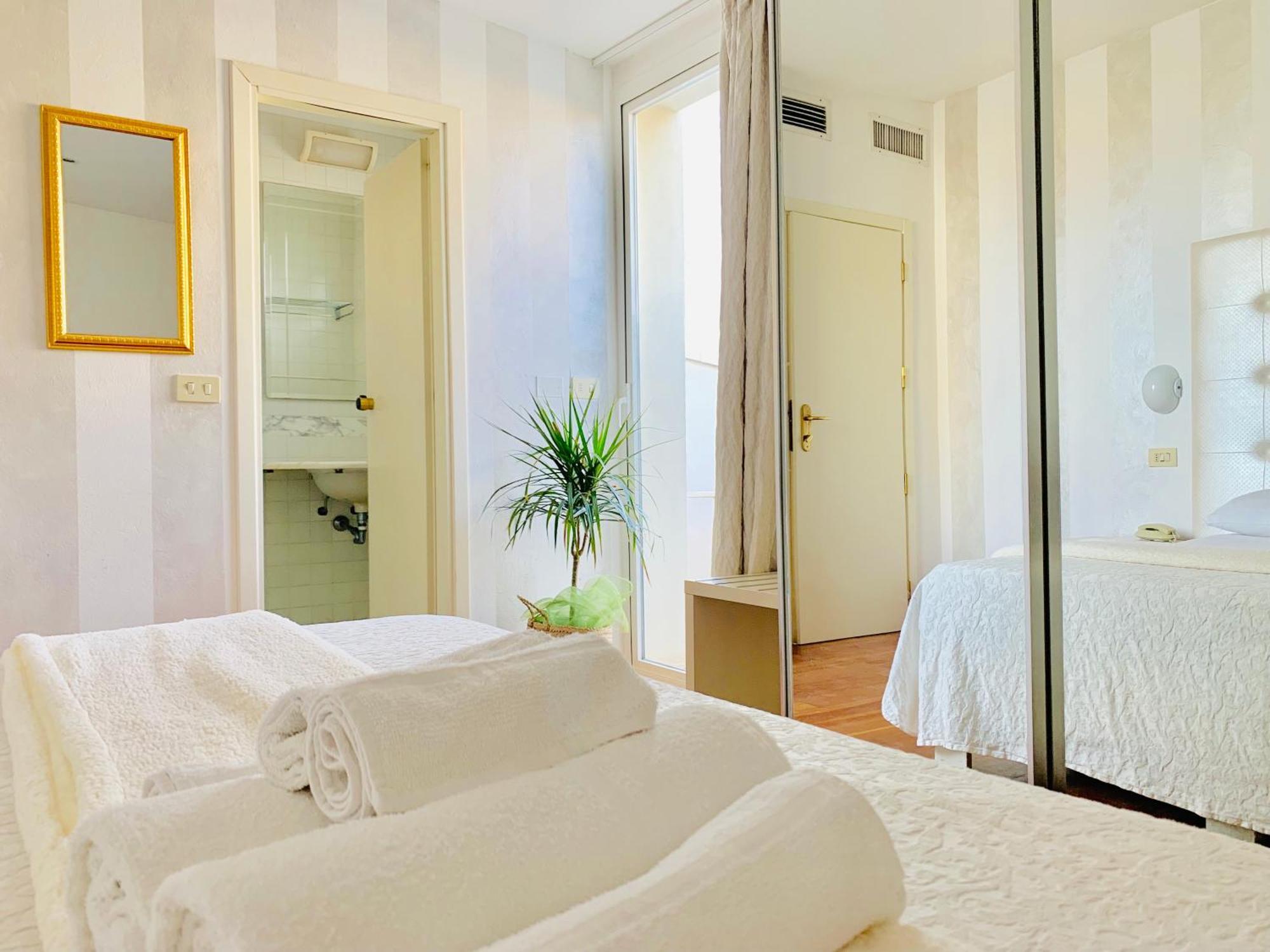 Hotel Baby B&B Milano Marittima Kültér fotó
