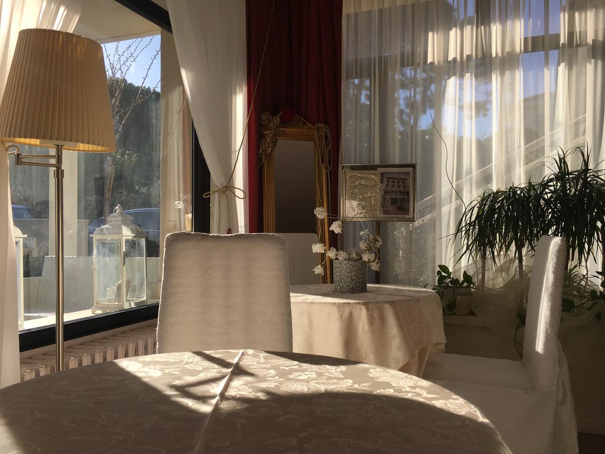 Hotel Baby B&B Milano Marittima Kültér fotó