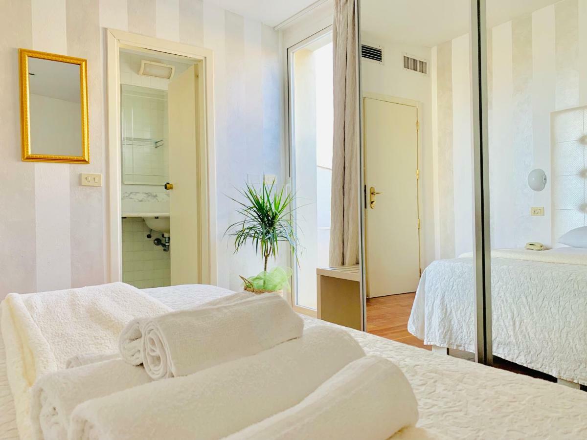 Hotel Baby B&B Milano Marittima Kültér fotó