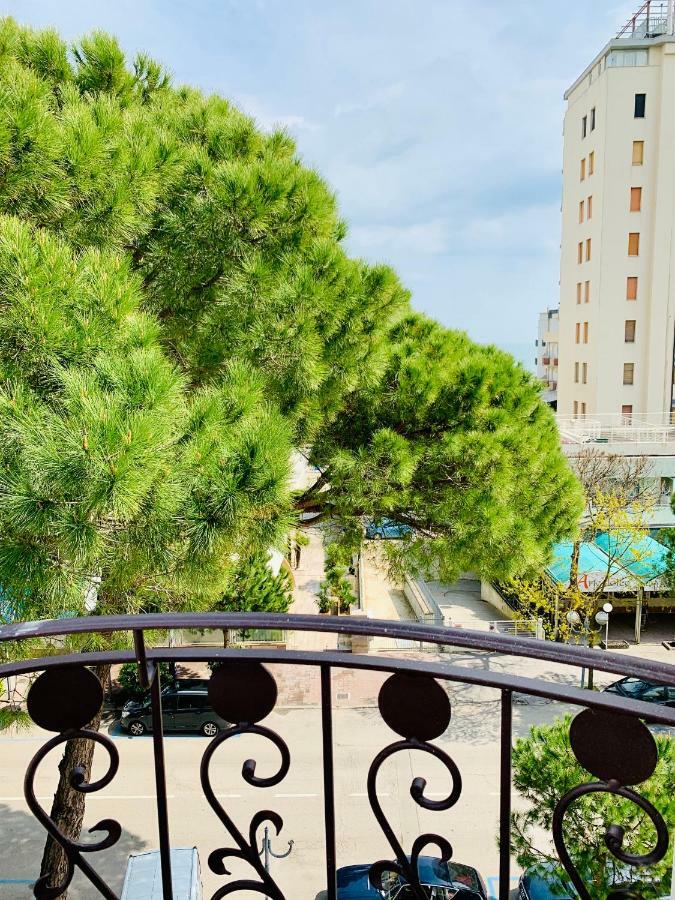 Hotel Baby B&B Milano Marittima Kültér fotó