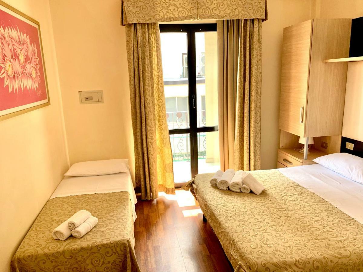 Hotel Baby B&B Milano Marittima Kültér fotó