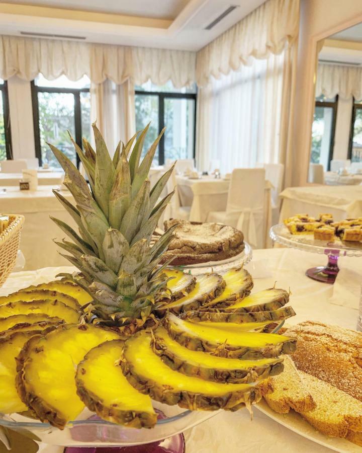Hotel Baby B&B Milano Marittima Kültér fotó